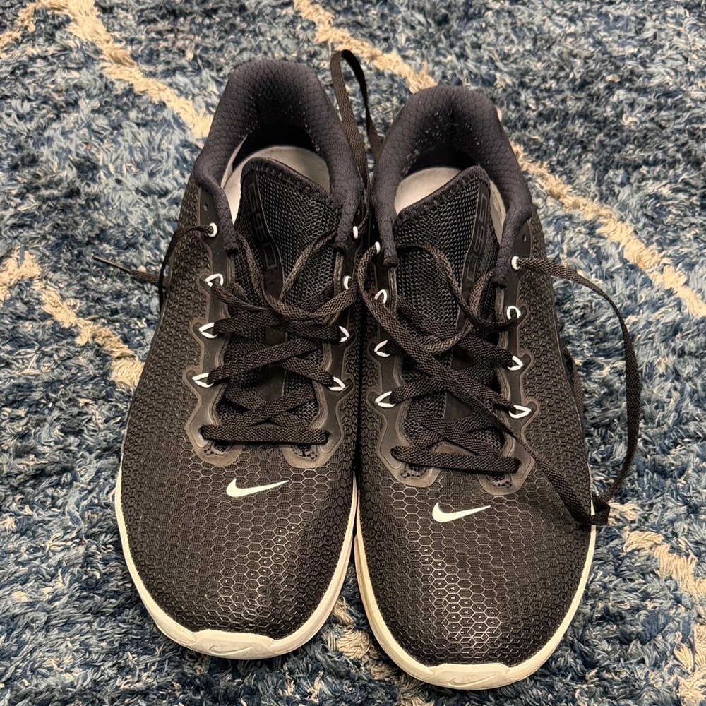 Nike Metcon5  women training white, red and black Mesh Sneakers size 10